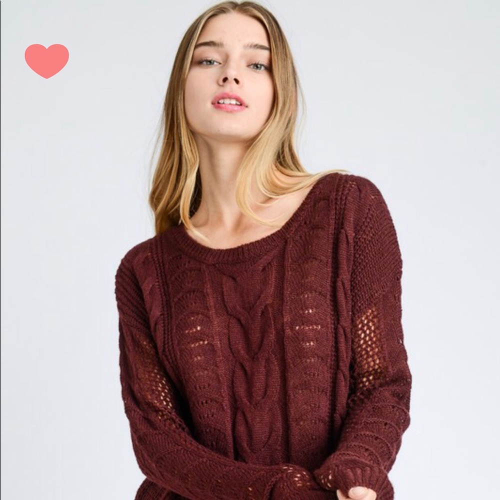 Round neck sweater in wine